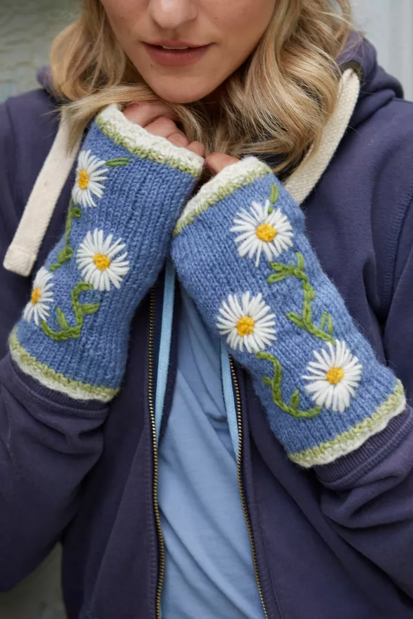 Daisy Chain Handwarmer Jacaranda - Image 2