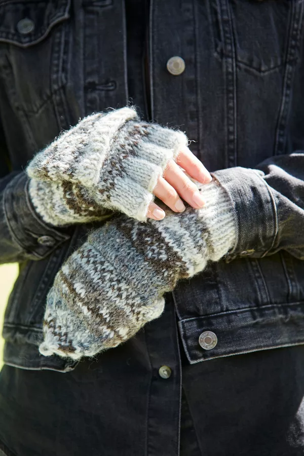 Classic Fairisle Glove/Mitts Natural - Image 2